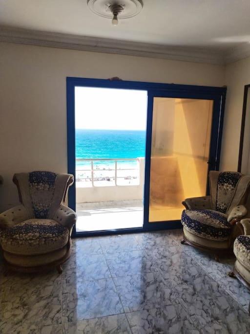 اول شرفة على الشاطئ דירה *