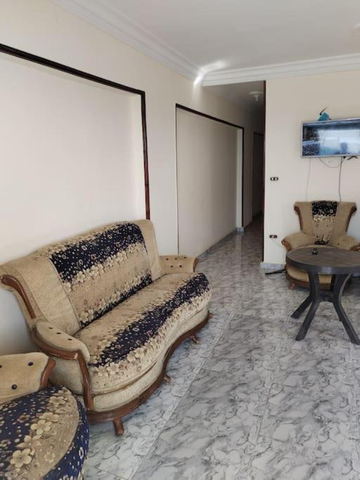 דירה اول شرفة على الشاطئ El Delr