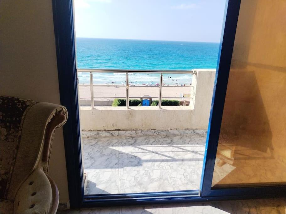 דירה اول شرفة على الشاطئ *